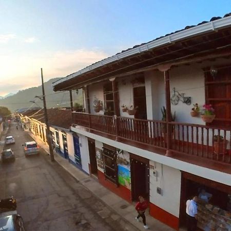 La Casa De Las Flores Hostal Hotel Jardin Luaran gambar